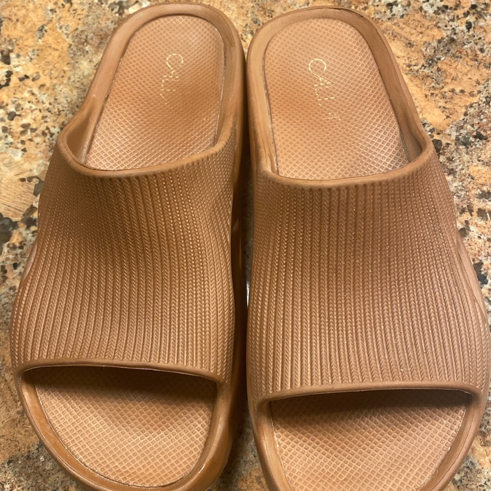 Women’s slide sandal